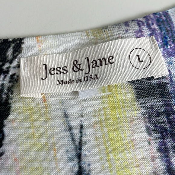 Jess & Jane Multi-Color Burnout Abstract Paint Print V-Neck round hem Tee- Large - Picture 6 of 9